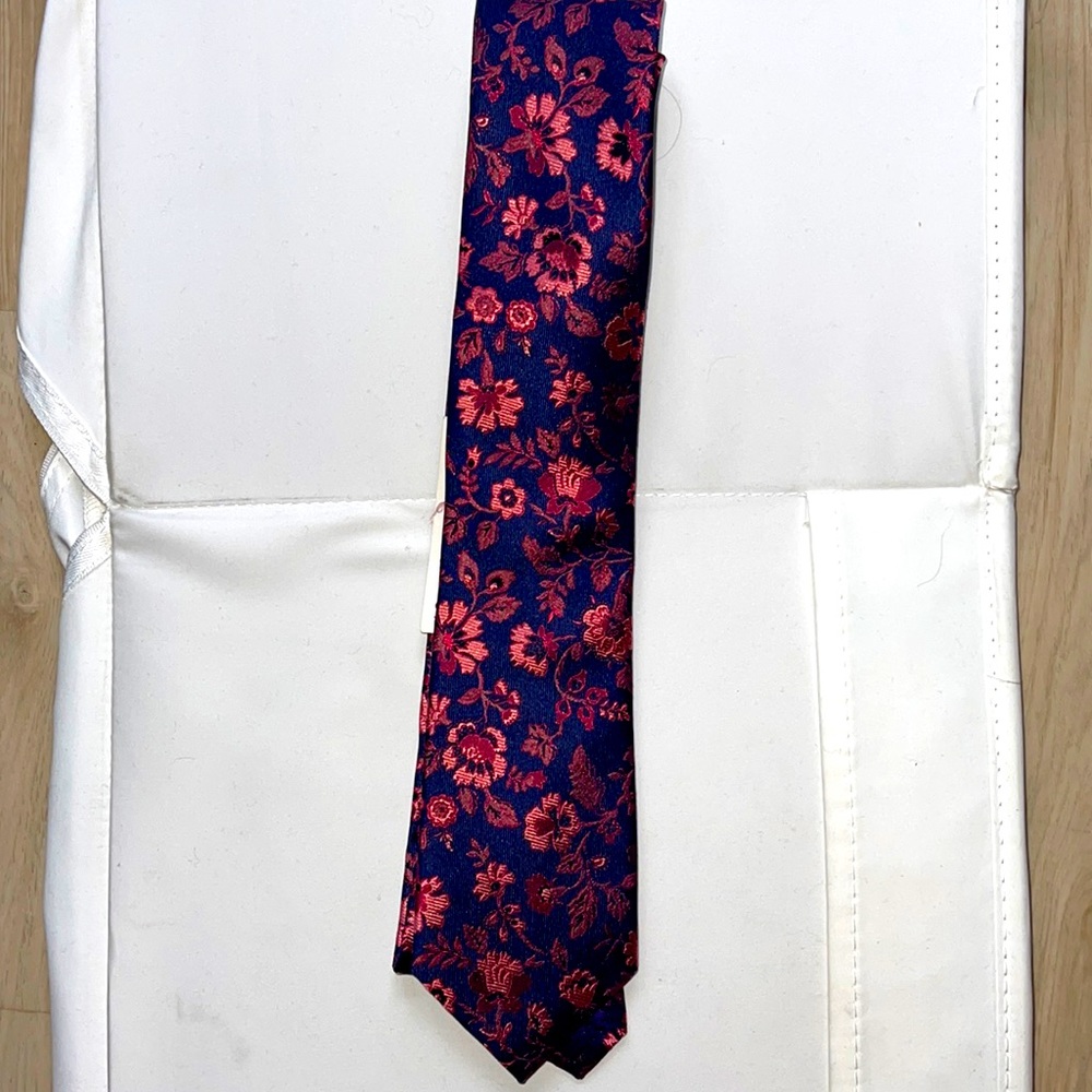 Robert Graham Men’s Tie Navy w/ Fushia flowers